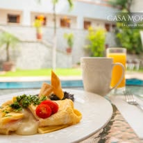 Cartel de música en vivo sábados y domingos